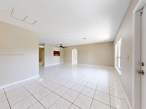 5th image of 7272 Willow Springs Cir N