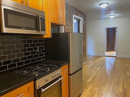 2nd image of 228 W 25th St APT 4RE