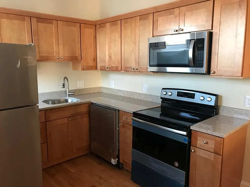 1325 Commonwealth Ave #52
