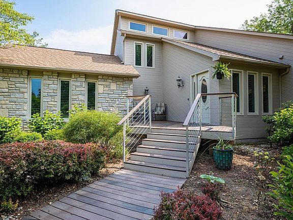 3rd image of 10280 Covan Dr