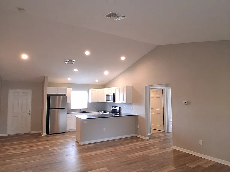 7061 Tide Cir — Photo 3