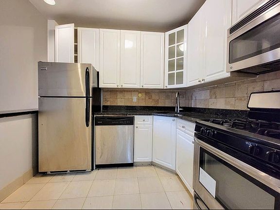 4th image of 307 E 37th St #U
