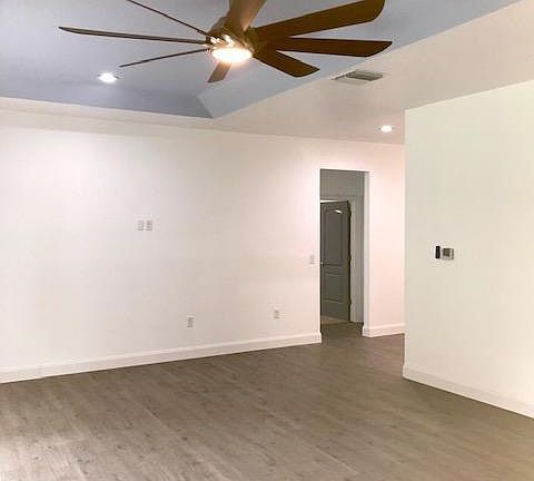 5th image of 2220 S De Leon Ave #2222