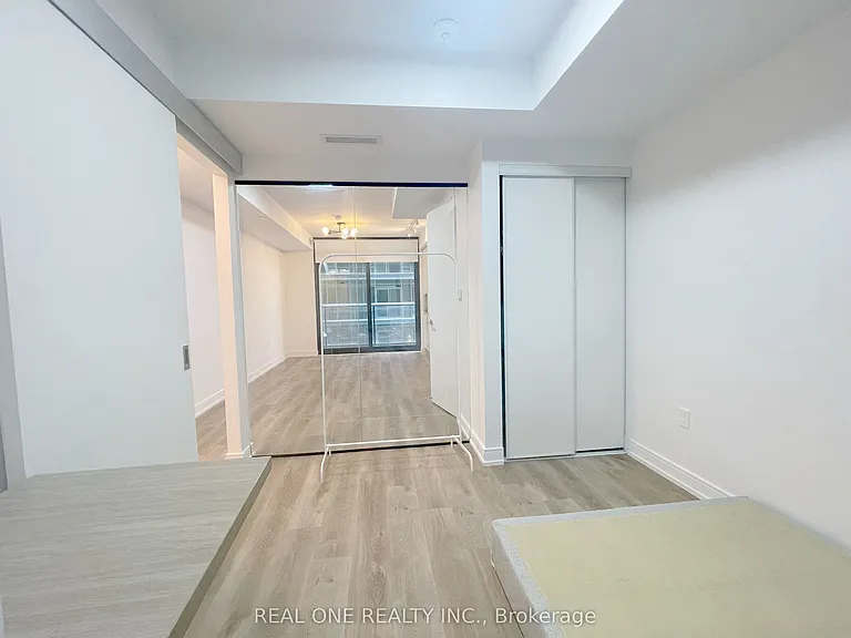 1 Jarvis St #820 — Photo 11