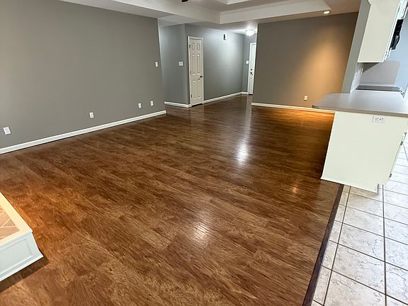 3rd image of 2623 Creekside Dr