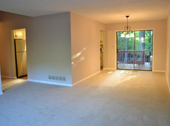 3rd image of 160 Terramont Ct