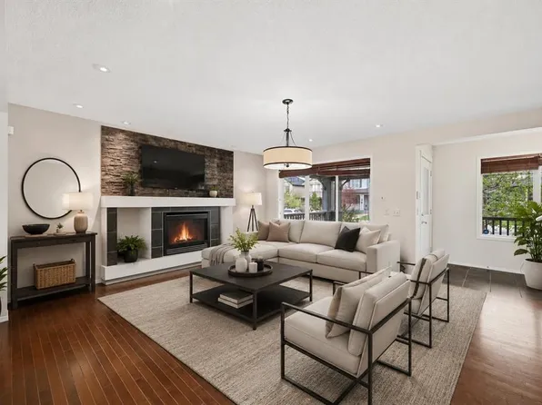 646 W Everridge Dr SW, Calgary, AB T2Y 4W5
