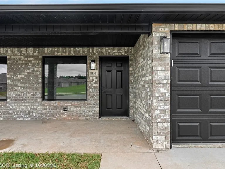 10415 A & B Preston Ct — Photo 25
