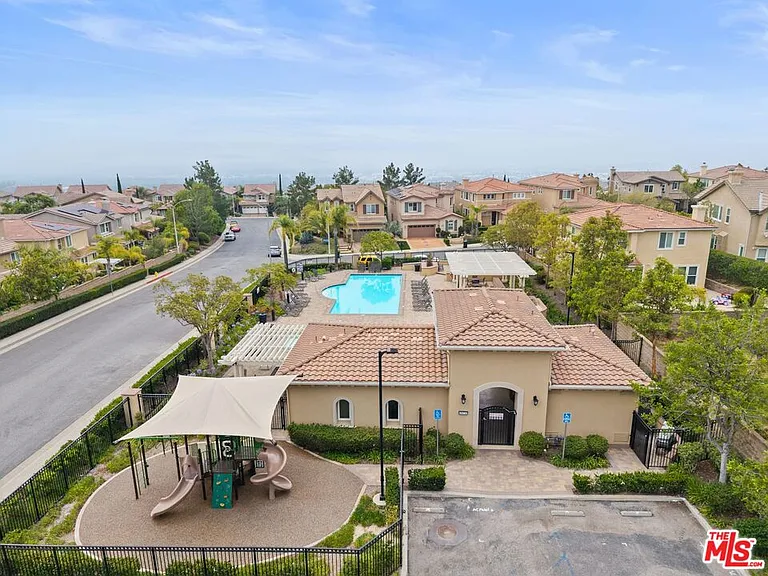 11564 Apulia Ct — Photo 52