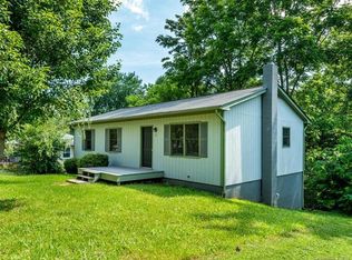 27 Grandview Cir, Asheville, NC 28806