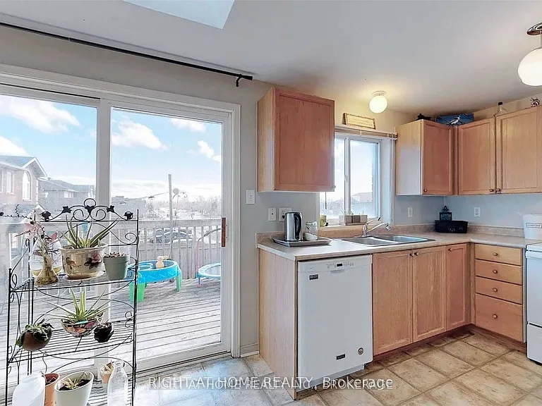 229 Dunsmore Ln #UPPER — Photo 5