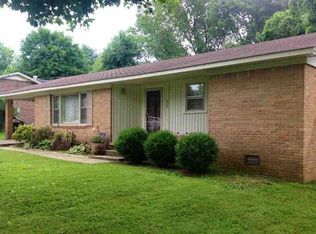 905 Meadow Ln, Murray, KY 42071