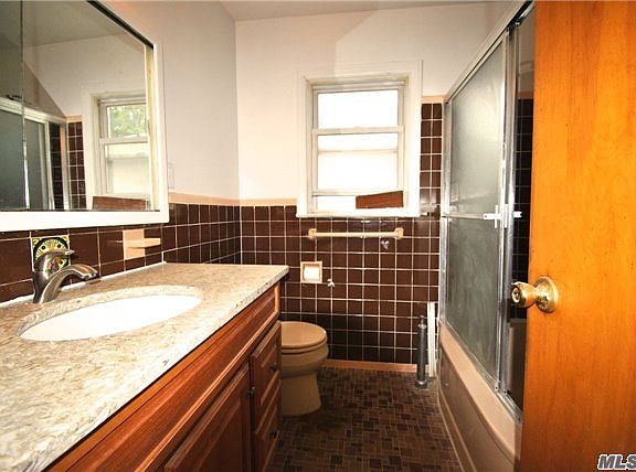 5th image of 5636 231st St