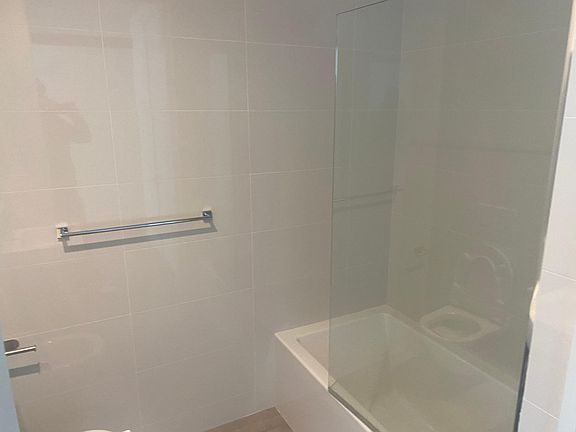 5th image of 1463 Lombard St APT 304