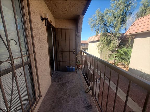 5th image of 4300 N Lamont St APT 291