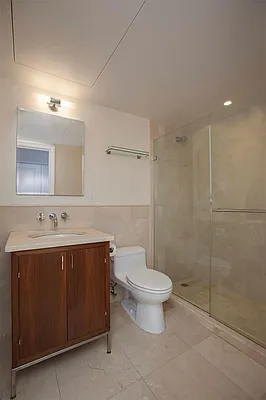 Rented by R New York | media 32