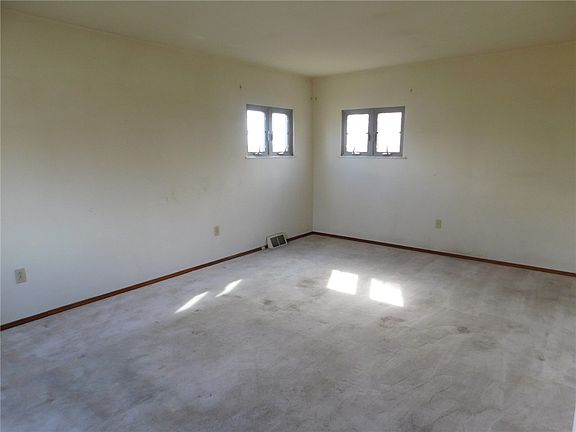 5th image of 600 Riverview Dr