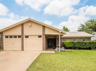 404 Normandy Ln, Saginaw, TX 76179