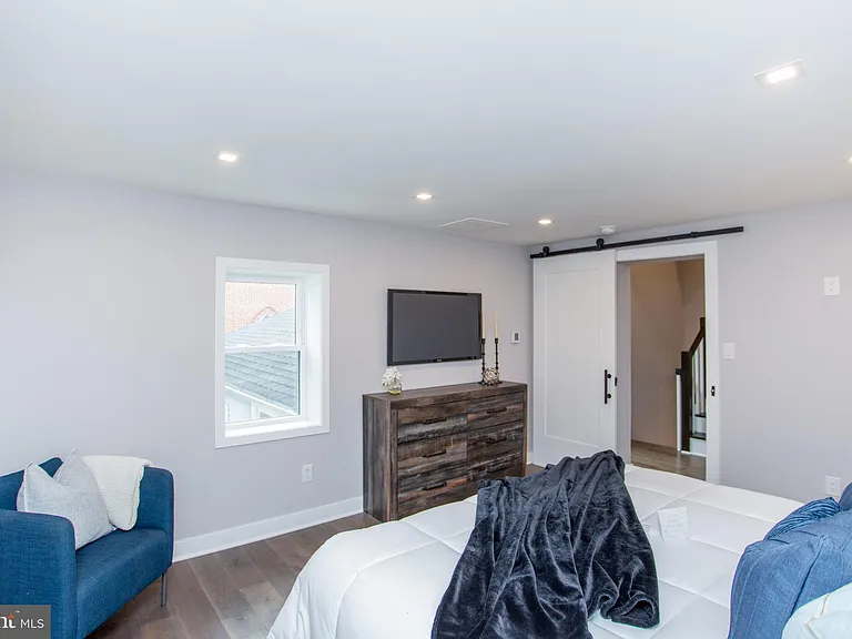 327 Wood St — Photo 41
