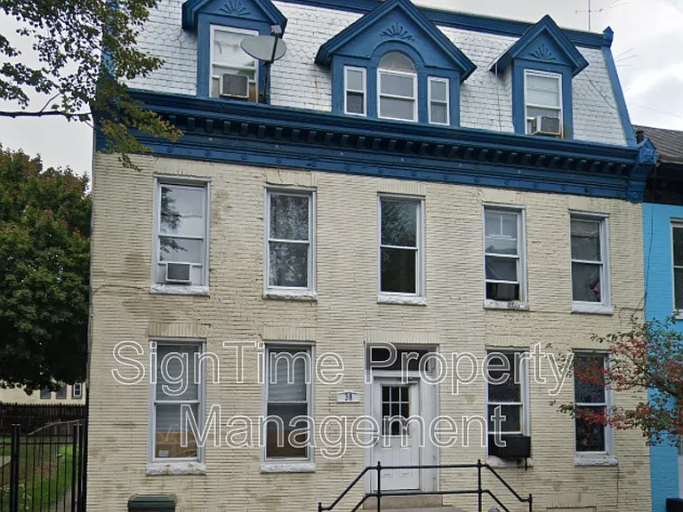 38 E Franklin St #4 — Photo 2