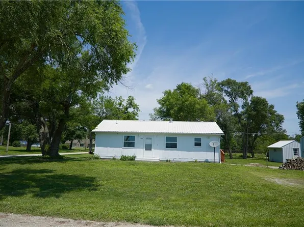 163 6th St, Wellsville, KS 66092