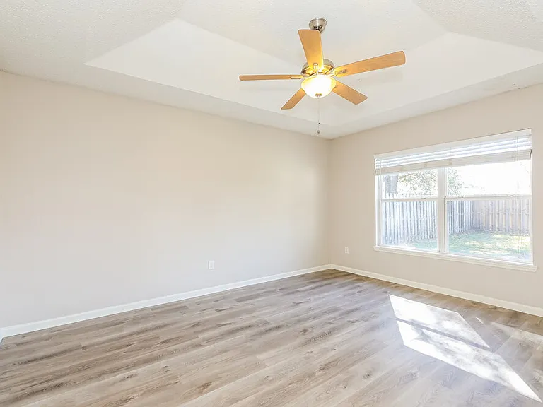 1302 Ardmore St — Photo 10