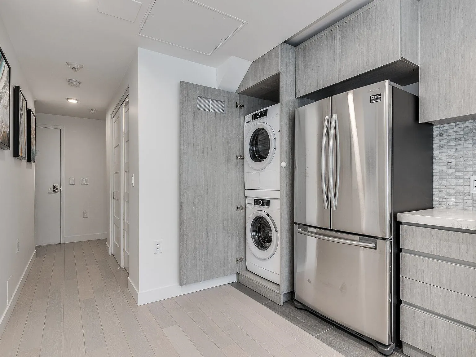 2 bed, 945 sqft, $4,390 — Photo 2