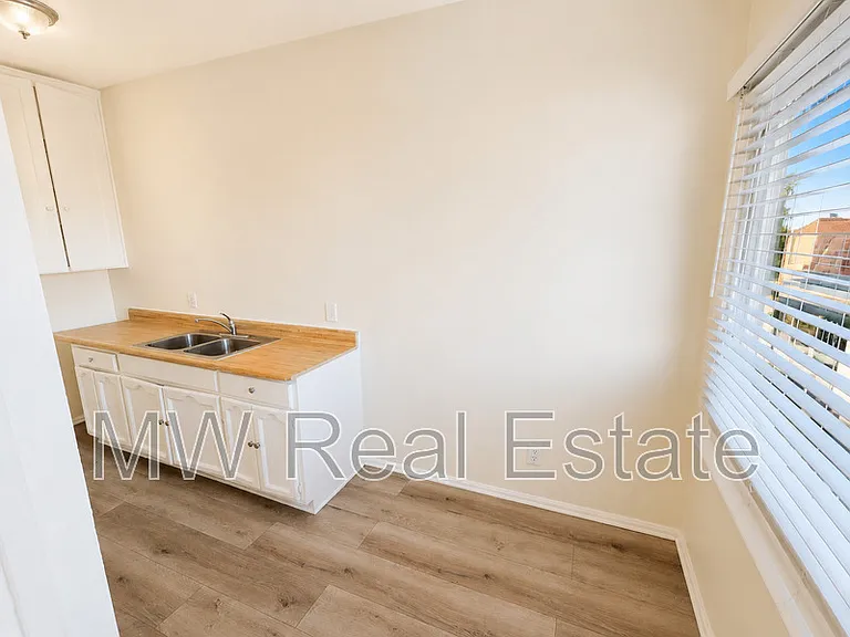 936 E 24th St #207 — Photo 6