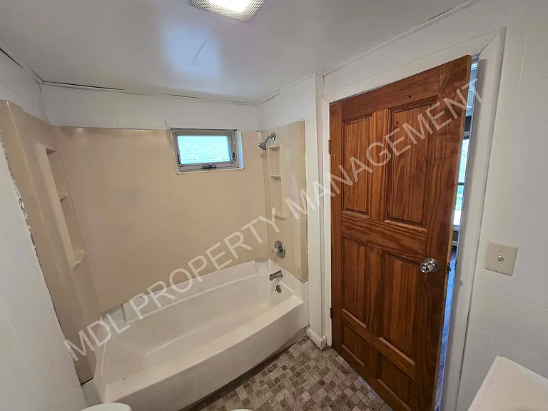 401 Litchfield — Photo 8
