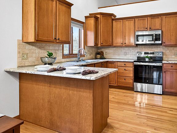 4th image of 1831 E Sylvan Ave