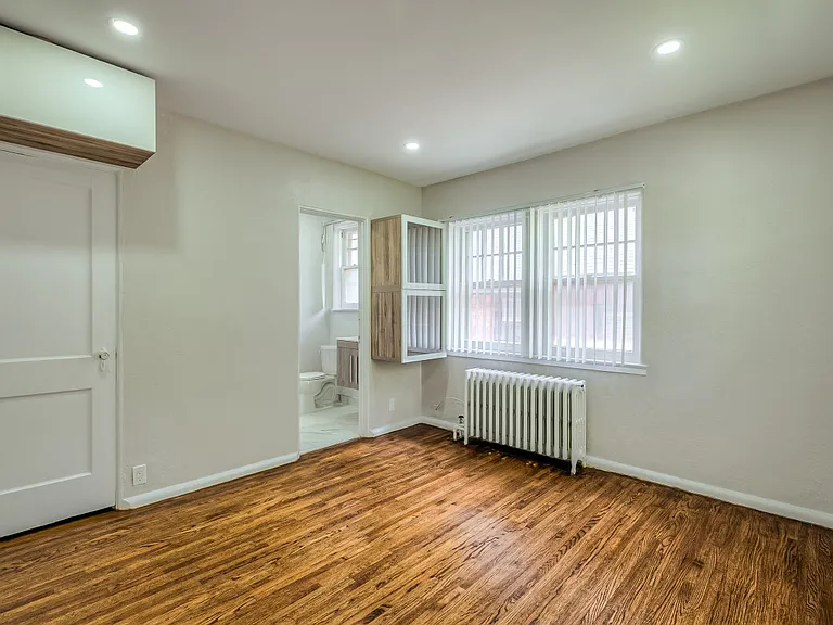 16 Acacia Rd #UPPER — Photo 13