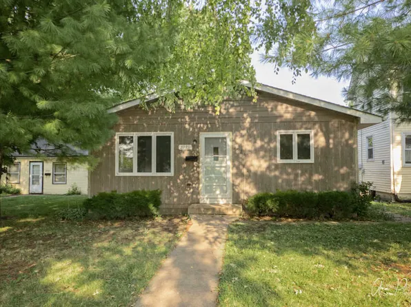 2923 Ezra Ave, Zion, IL 60099