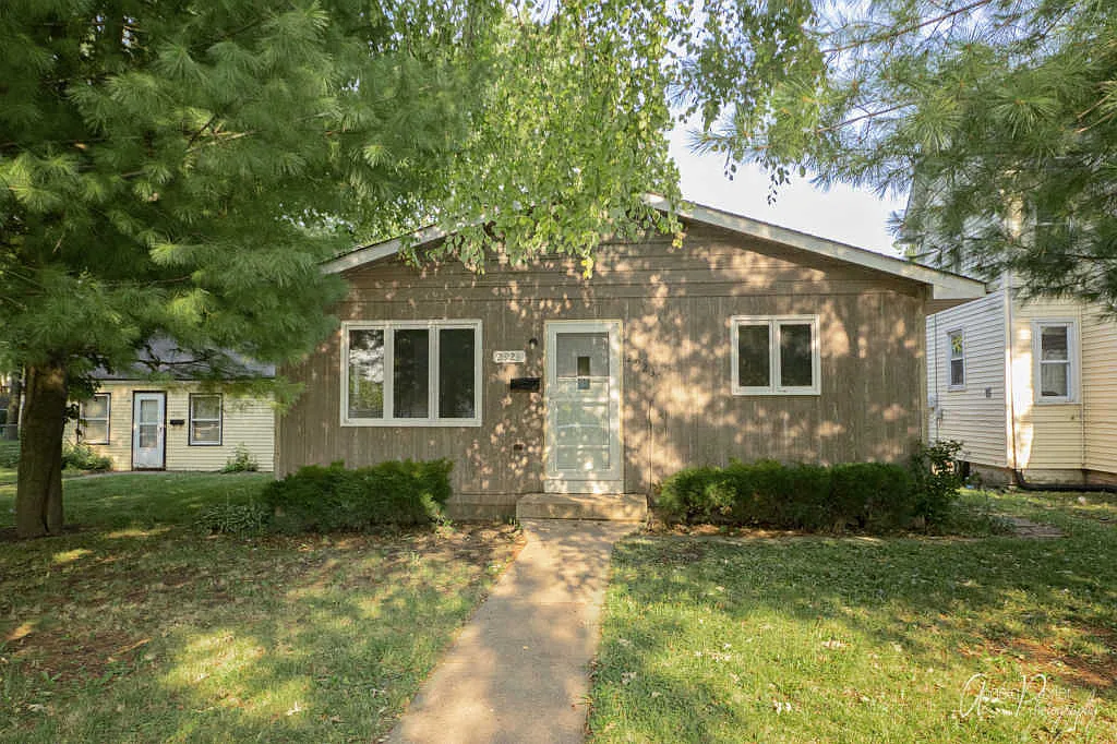 2923 Ezra Ave photo 1