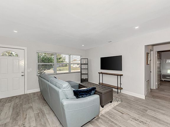 5th image of 3002 Jennings Dr