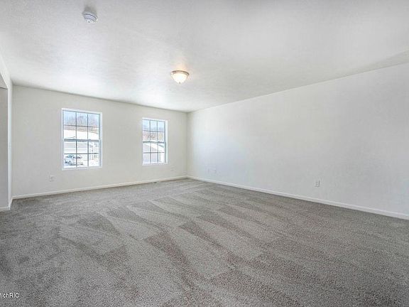 5th image of 221 Station Hill St