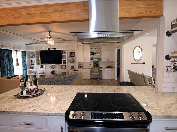 2nd image of 2301 Ravenwood Dr