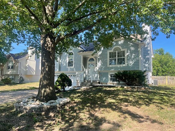 3rd image of 1025 SE Granada Dr