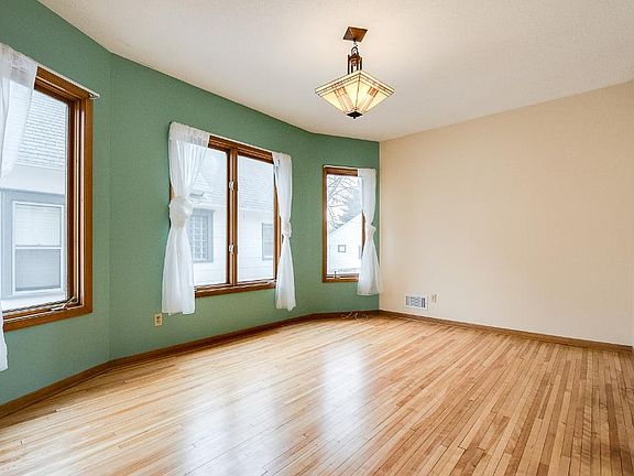 4th image of 762 Randolph Ave