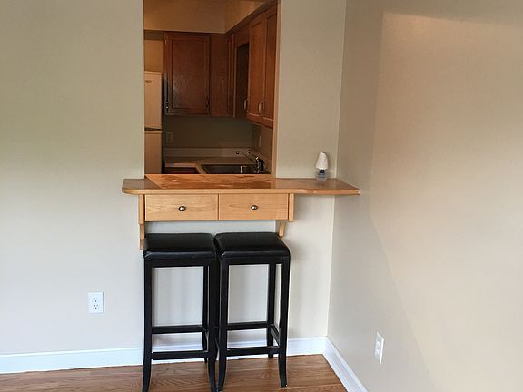 5th image of 16 W Old Orchard Ave