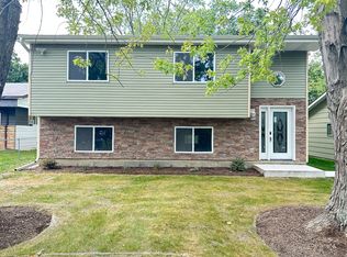 1027 Adams Ave, Winthrop Harbor, IL 60096