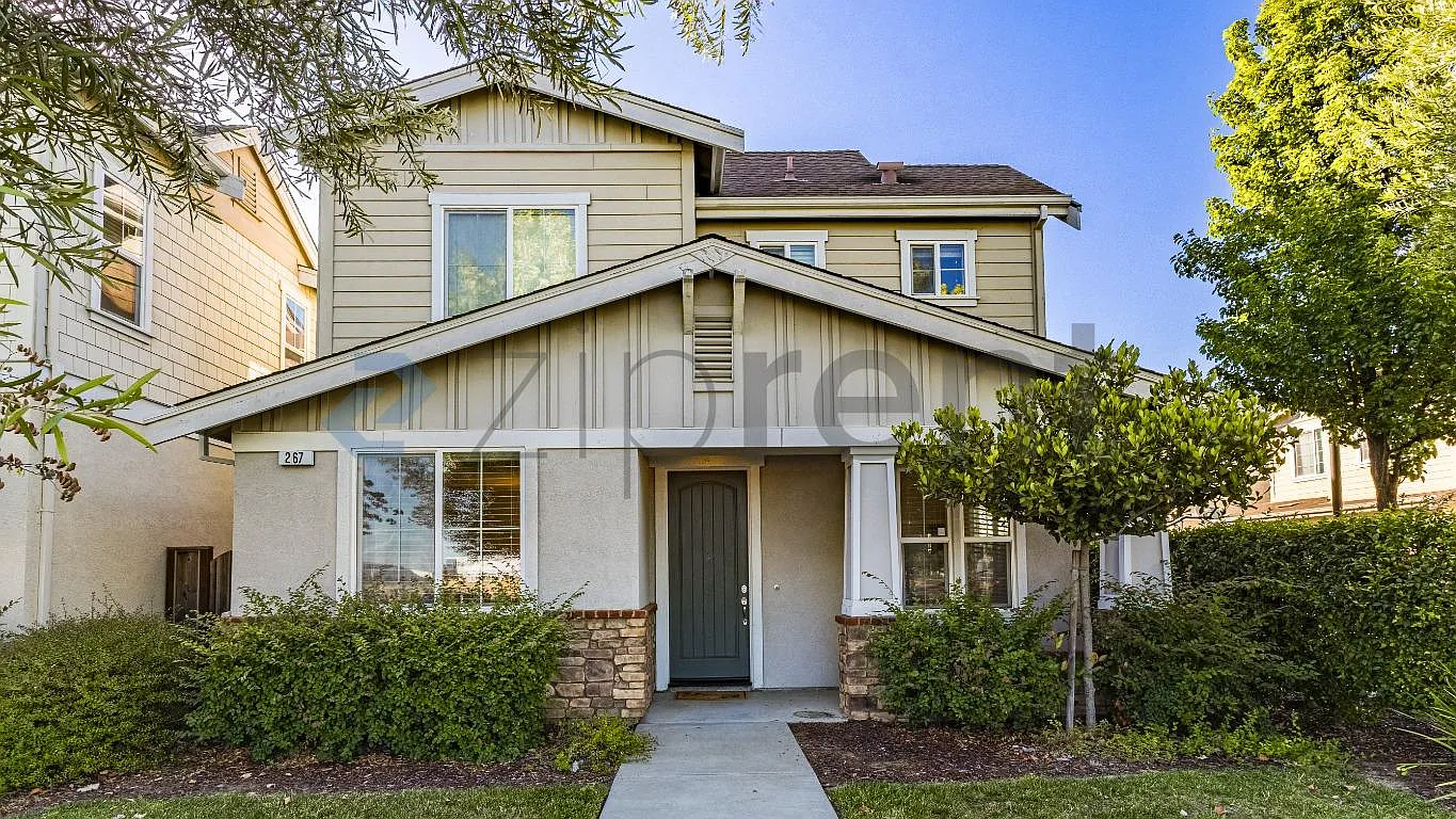 4 bed, 2.5 bath, 1581 sqft, $4,200 — Photo 1
