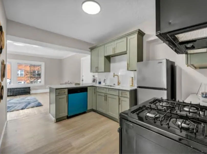 1369 West 112th Street, Unit 302 — Photo 3