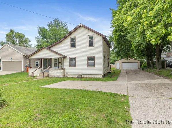 227 E Division St NE, Rockford, MI 49341