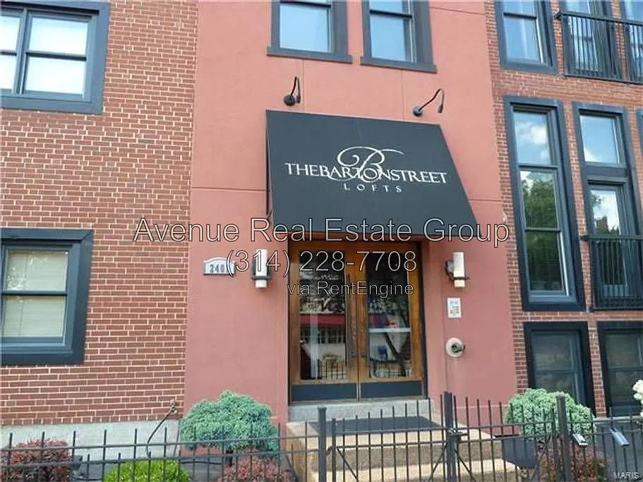 2 bed, 2.0 bath, 1280 sqft, $2,000 — Photo 2