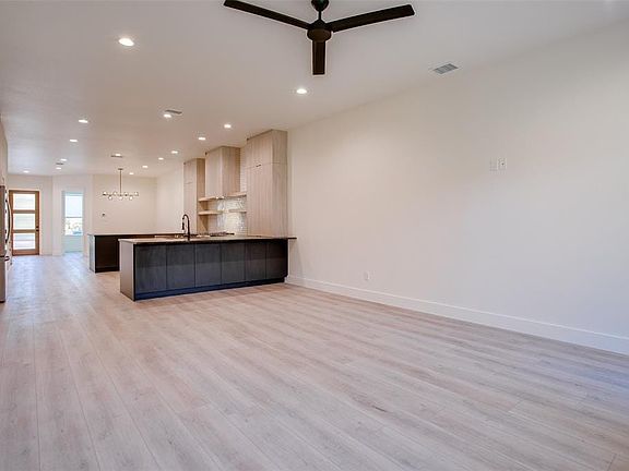 3rd image of 713 N Bishop Ave