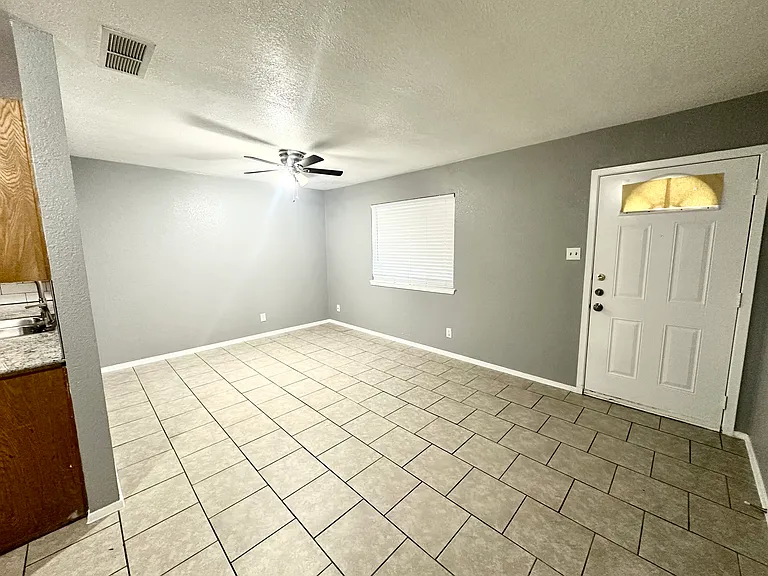 2107 Hinkle Ave #C — Photo 3