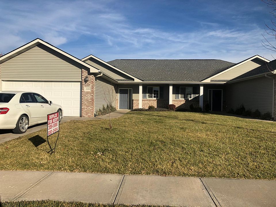 Kelsey Lane , Waterloo, NE duplex