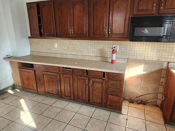 5th image of 120 W Buttonwood St