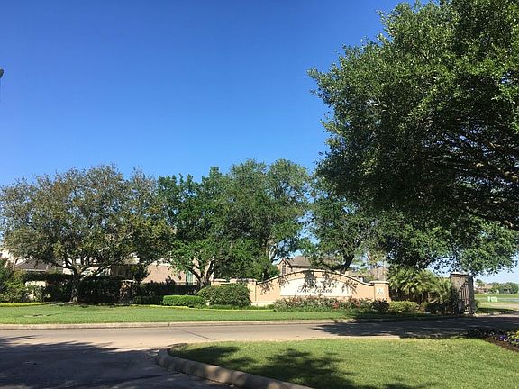 3rd image of 423 Sabal Palm Ln