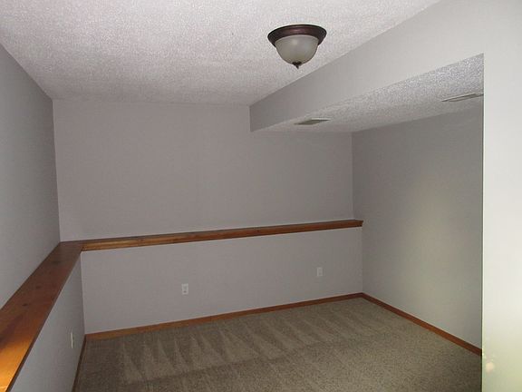 4th image of 925 Sierra Ln